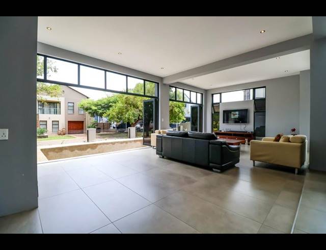 5 BEDROOM HOUSE FOR SALE IN COPPERLEAF ESTATE